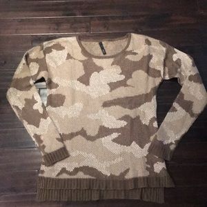 🆕 Camo inspired sweater size M